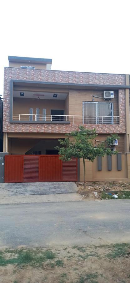 The Crown Guest House Islamabad Bagian luar foto